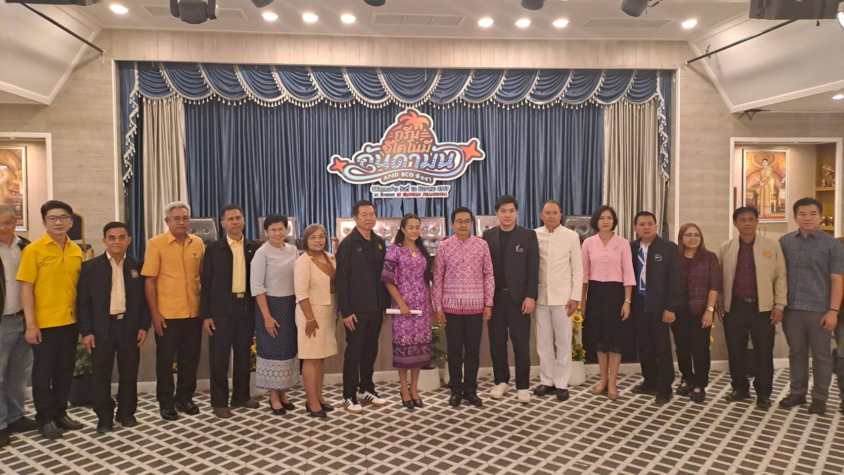 พาณิชย์พังงาเตรียมจัดงานมหกรรมแสดงและจำหน่ายสินค้าคุณภาพพร้อมเชิญผู้ประกอบการที่มีศักยภาพร่วมเจรจาธุรกิจ