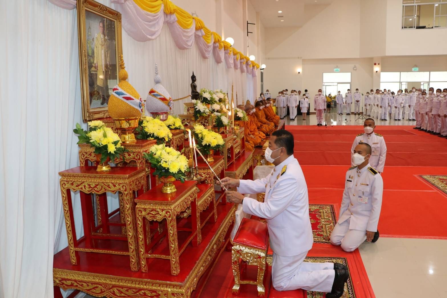 จังหวัดร้อยเอ็ดประกอบพิธีทำบุญตักบาตรถวายเป็นพระราชกุศลในหลวงร.9