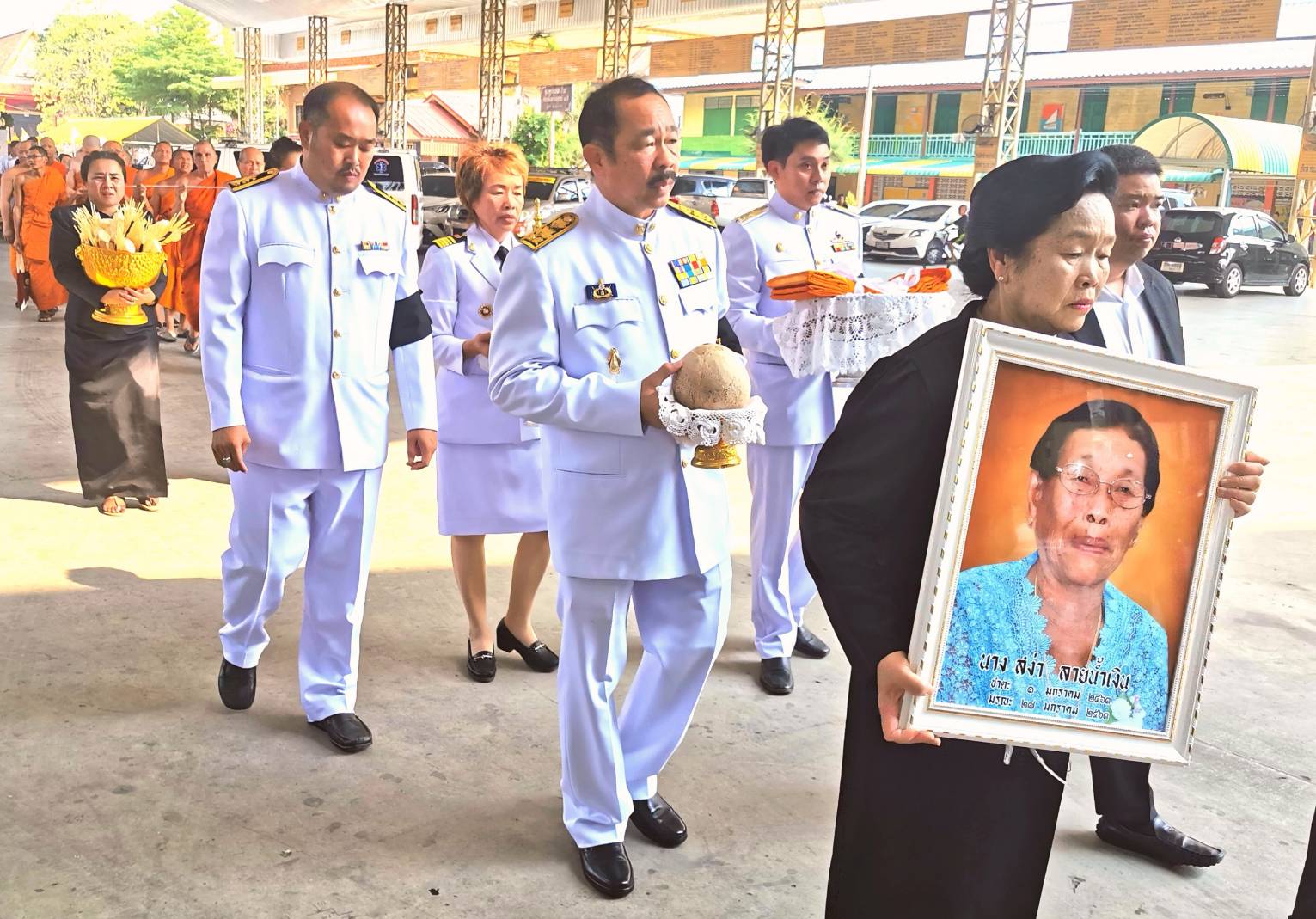 "สมพงษ์ อมรวิวัฒน์" ​ ร่วมส่งดวงวิญญาณมารดา "สุชาติ​ ลายน้ำเงิน​"