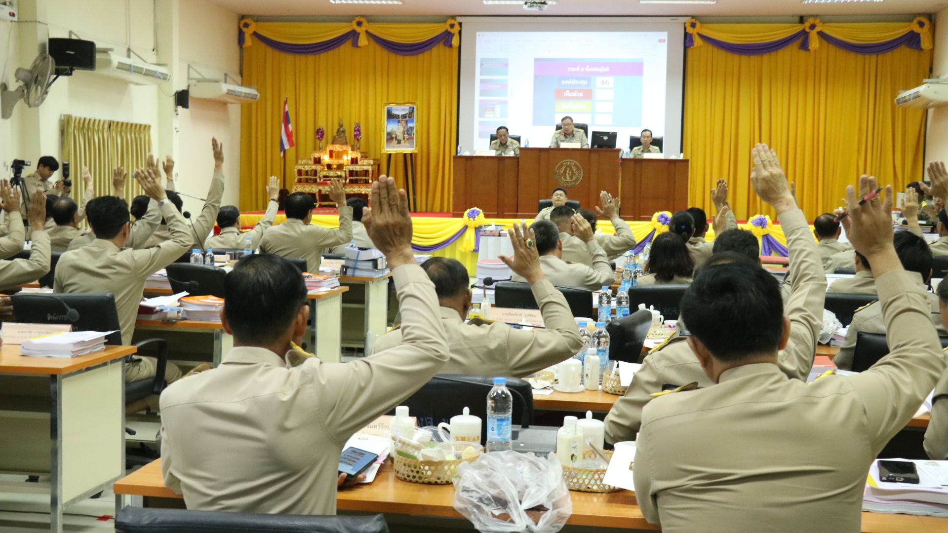 สภาอบจ.โคราชยกมือเห็นชอบร่างข้อบัญญัติงบรายจ่ายปี 68 กว่า 4 พันล้านมากที่สุดในภูมิภาค