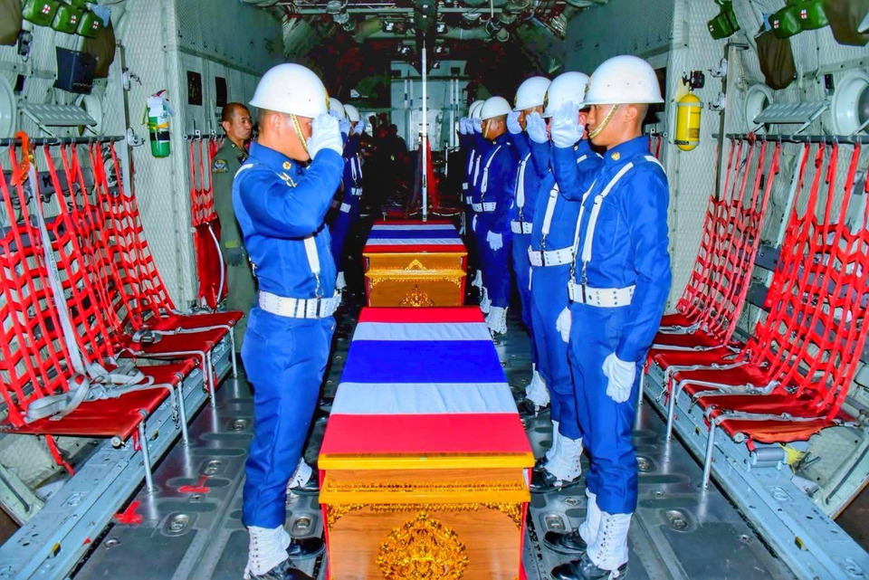 ผบ.ทอ.รับร่าง 2 นักบิน AT-6TH สละชีพ ปูนบำเหน็จ 7 ขั้น ขอพระราชทานยศ “พลอากาศโท–พลอากาศตรี” เร่งสอบเหตุเครื่องตก