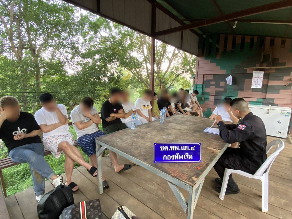ทหารพรานนาวิกโยธินจันทบุรีสกัดจับ 14 จีนเทา หนีล้างบางแก๊งคอลเซ็นเตอร์ฝั่งกัมพูชา