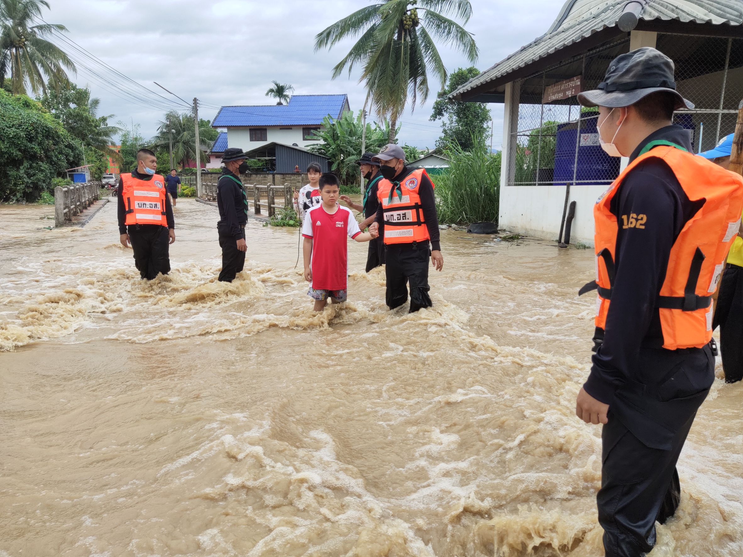 พายุโซนร้อน “มู่หลาน ”พ่นพิษ ฝนกระหน่ำเชียงราย-พะเยา เจ้าหน้าที่เร่งช่วยเหลือ