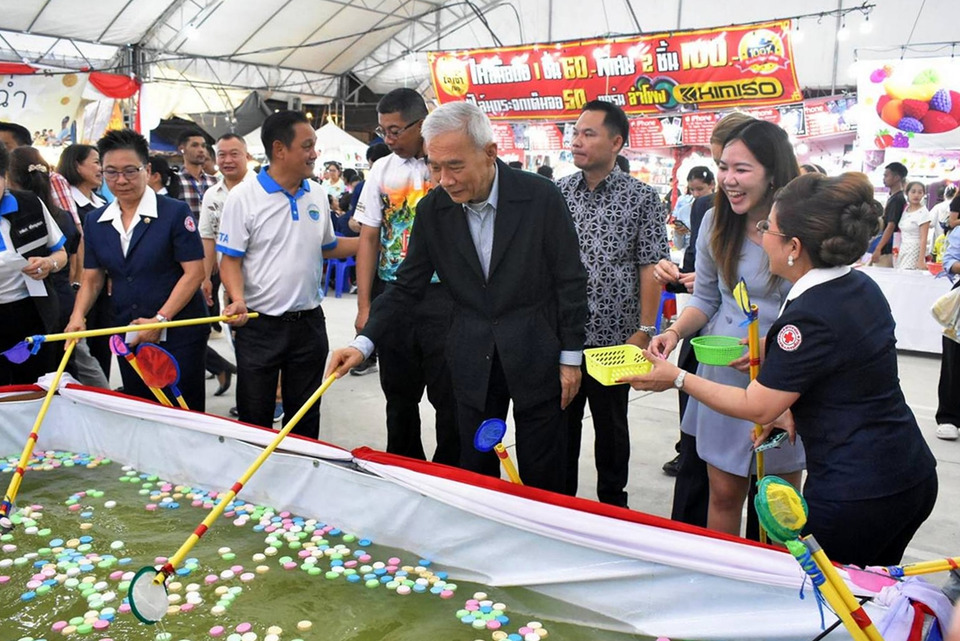 หัวหินคึกคัก “สุวัจน์” เปิดงานกาชาดครั้งที่ 28 กระตุ้นท่องเที่ยว-ช่วยสาธารณกุศล