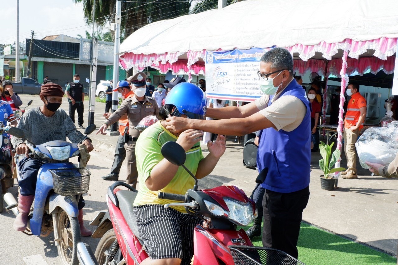 นายอำเภอชัยบุรี เปิดศูนย์อำนวยการร่วมการป้องกัน ลดอุบัติเหตุทางถนนช่วงเทศกาลปีใหม่ 
