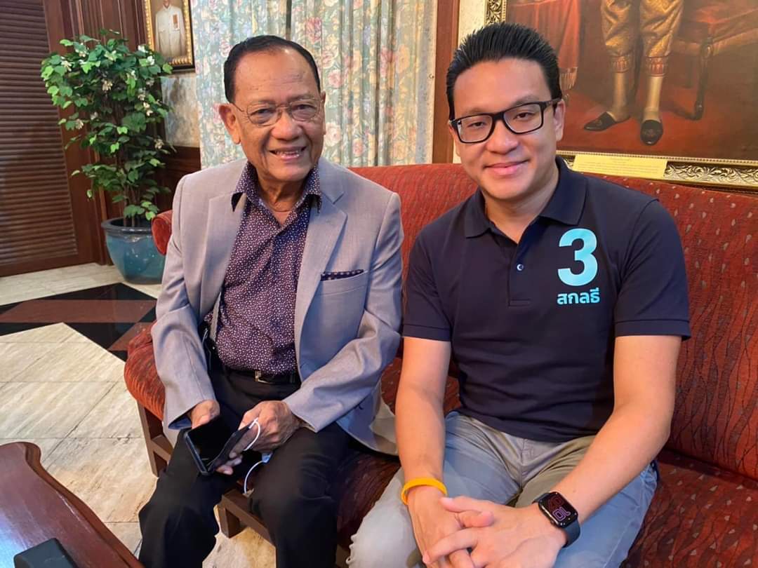 "สกลธี" ขอพร "ดร.ไตรรงค์" ก่อนวันเลือกตั้งผู้ว่าฯกทม. เผยนับถือเป็นบุคคลต้นแบบ