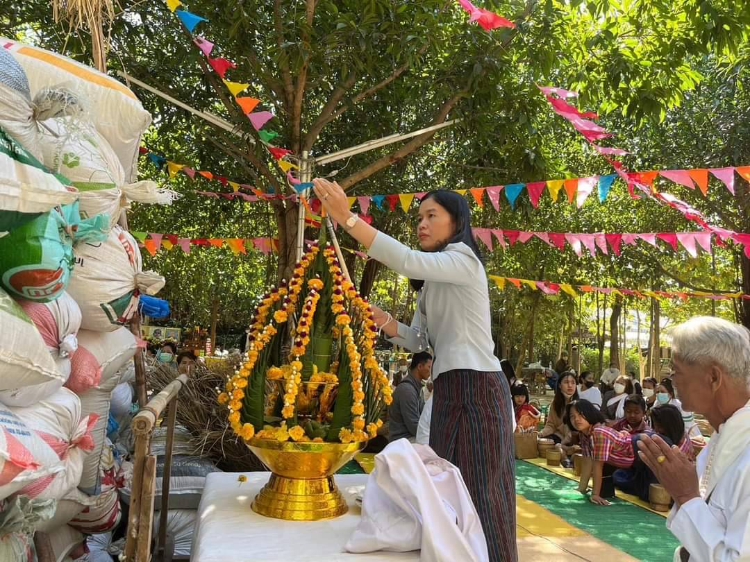 ประธานสภาอบจ.ยโสธรร่วมประเพณีบุญคูณลานศูนย์ปฏิบัติธรรมหนองขุมปูน