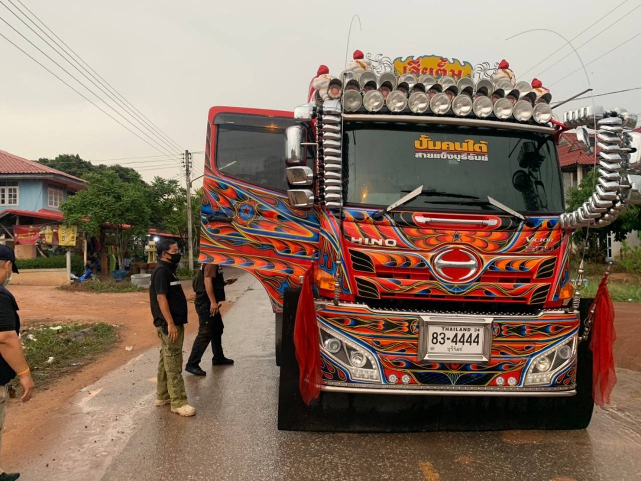  หนองบัวลำภูเข้มจับรถบรรทุกหนักเกินกว่ากฎหมายกำหนดแอบวิ่งถนนพังยับไร้เงาตำรวจทางหลวงร่วมจับกุม