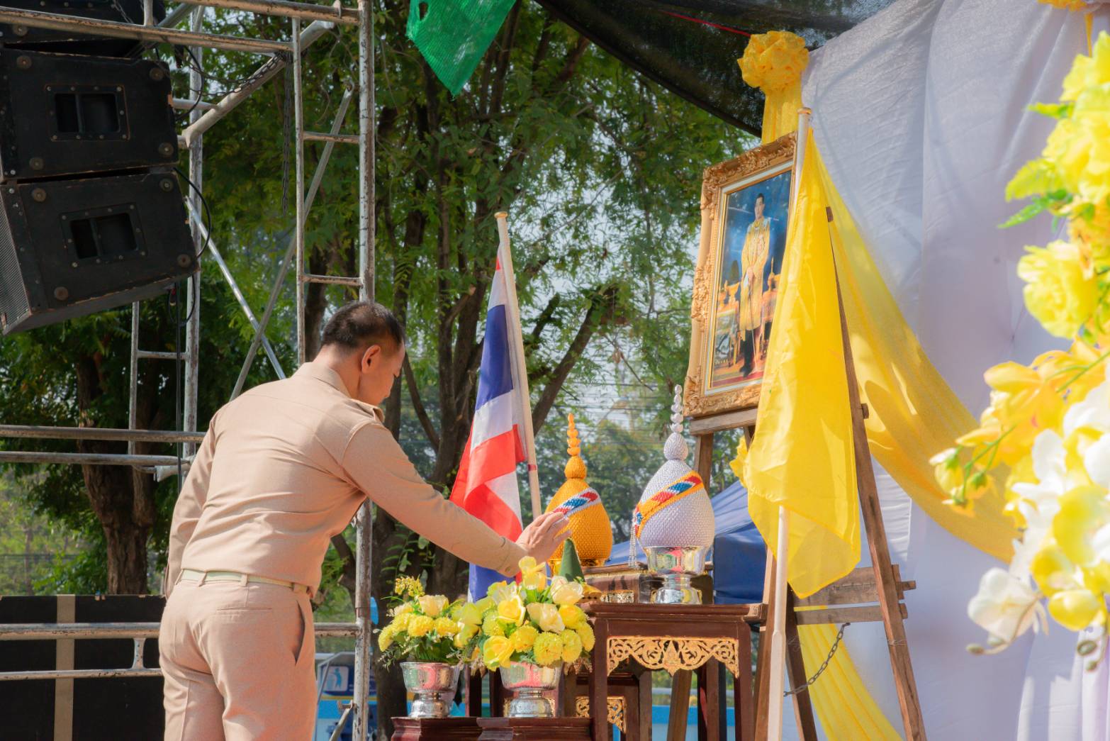 ร้อยเอ็ดคัดกรองมะเร็งเต้านมด้วยเครื่องเอกซเรย์เต้านมเคลื่อนที่เฉลิมพระเกียรติพระบาทสมเด็จพระวชิรเกล้าเจ้าอยู่หัว  