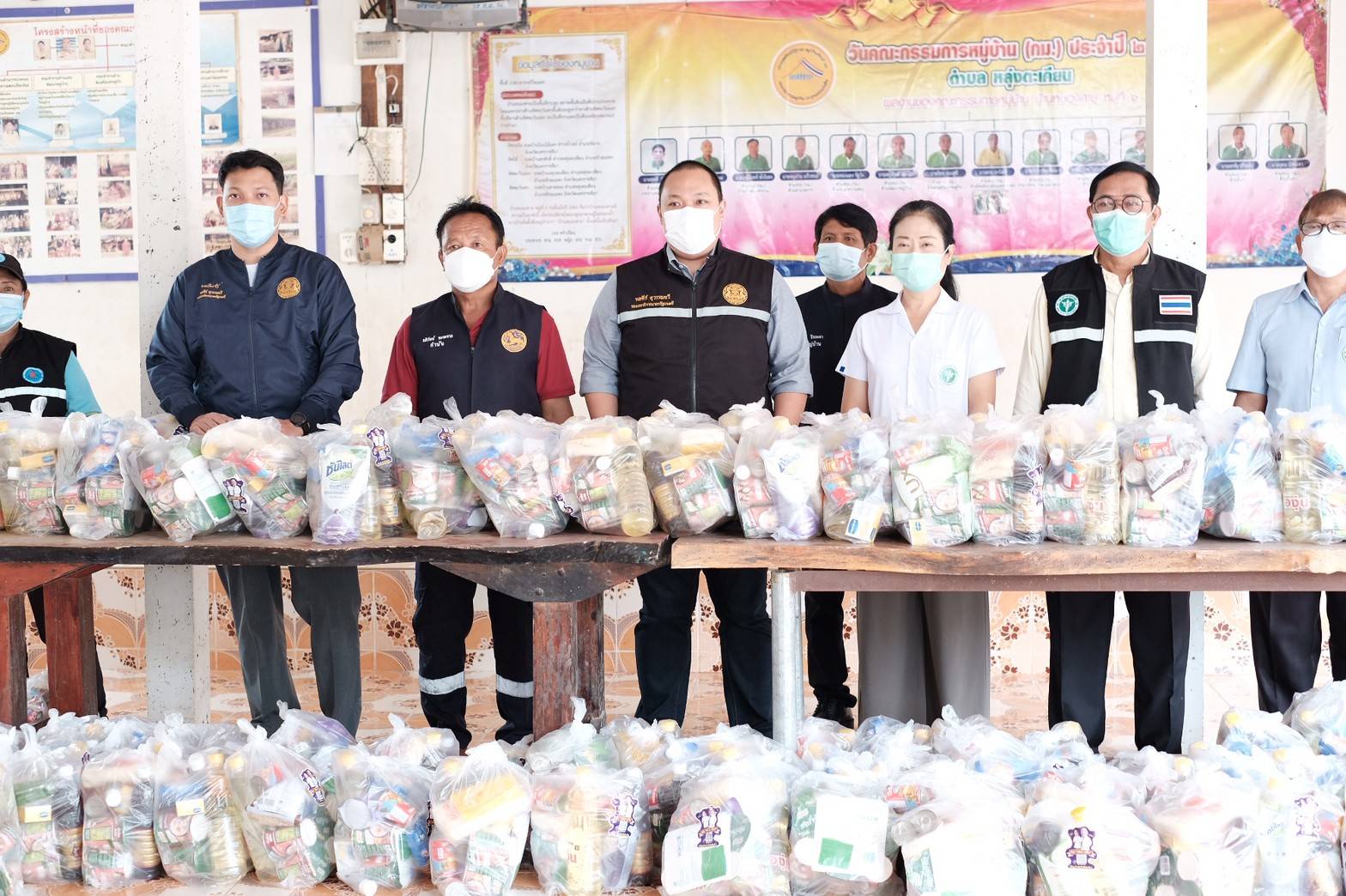 โคราชปิดหมู่บ้านป้องคลัสเตอร์ ต.หลุ่งตะเคียน อ.ห้วยแถลง พบเครือญาติ เพื่อนบ้าน ครอบครัว อสม. ป่วยสะสม 15 ราย กักตัว 110 ราย