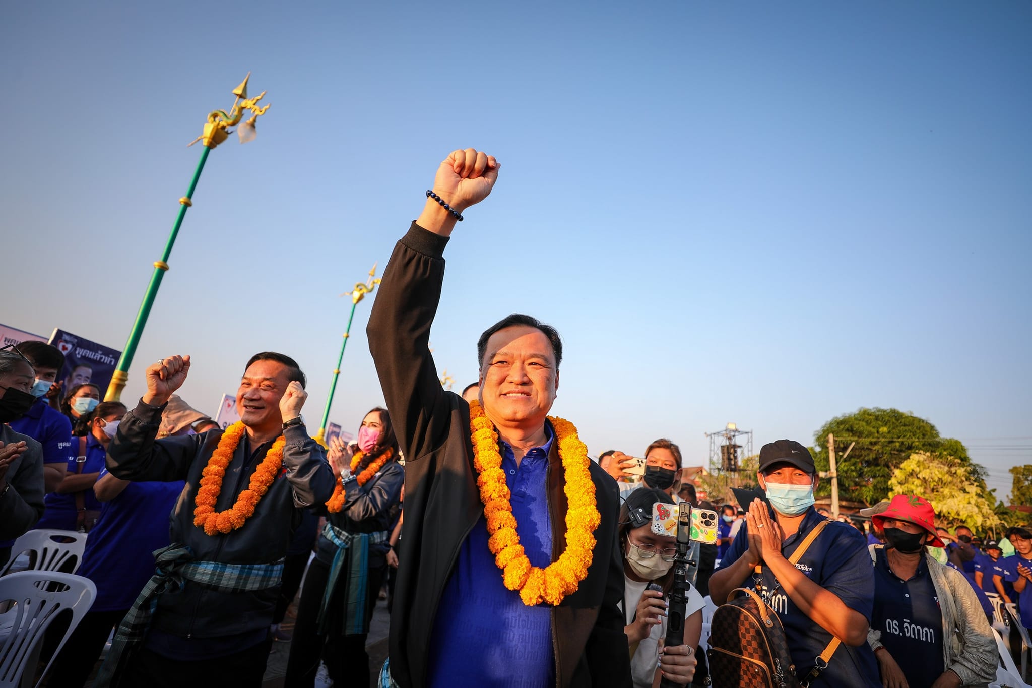 "ภูมิใจไทย" โชว์พลังดูด ! "พปชร." เลือดไหล "4สส.กทม.-กาญฯ-พี่ปารีณา" พ่วง "เด็กลุงกำนัน" แห่ซบ "ทักษิณ" สะเทือน เจอดึง "เพื่อไทยภาคเหนือ" ร่วมงาน