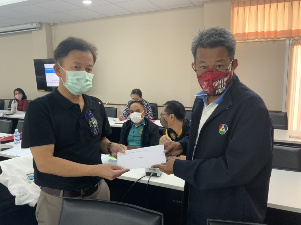 ภาคเอกชน-สมาคมสื่อสารมวลชน จ.ตราดทำหนังสือเรียกร้องให้ผู้ว่าฯตราด และสาธารณสุข จ.ตราด เปิดเผยตัวเลข และไทม์ไลน์ของผู้ติดเชื้อโควิด