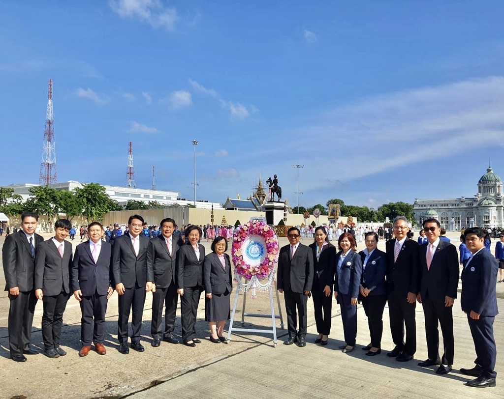 พรรคประชาธิปัตย์ ร่วมวางพวงมาลาน้อมรำลึกถึงพระมหากรุณาธิคุณ ร.5 เนื่องใน “วันปิยมหาราช”