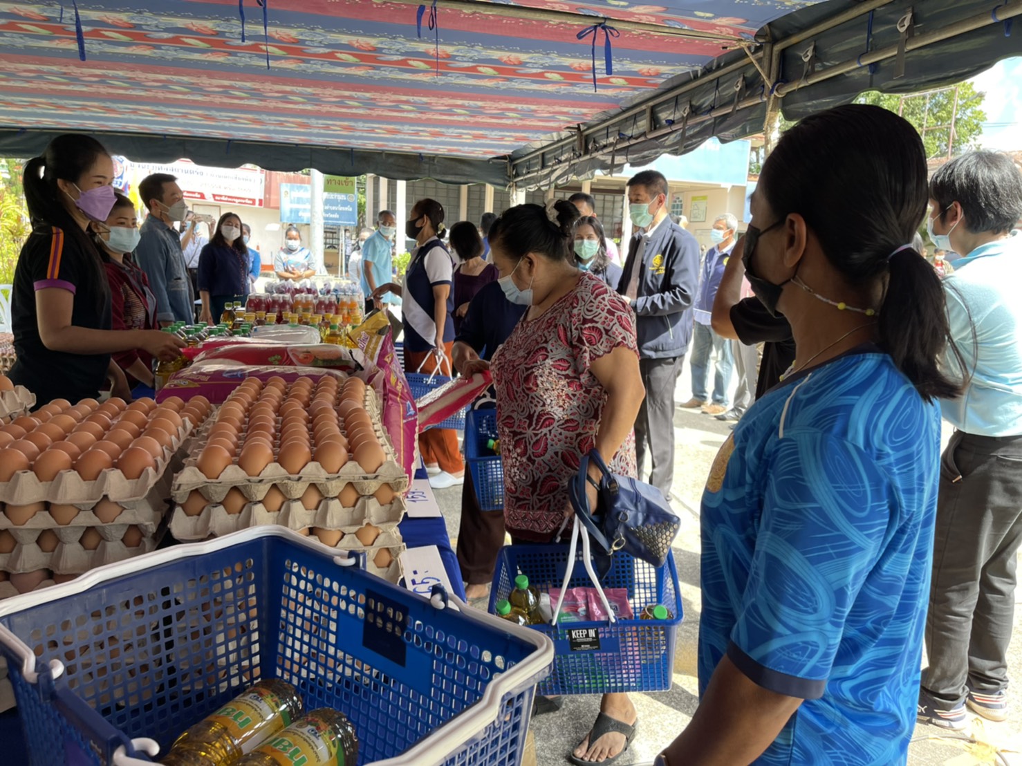 ตรังเปิดกิจกรรมโครงการธงฟ้าราคาประหยัดลดค่าครองชีพประชาชน 
