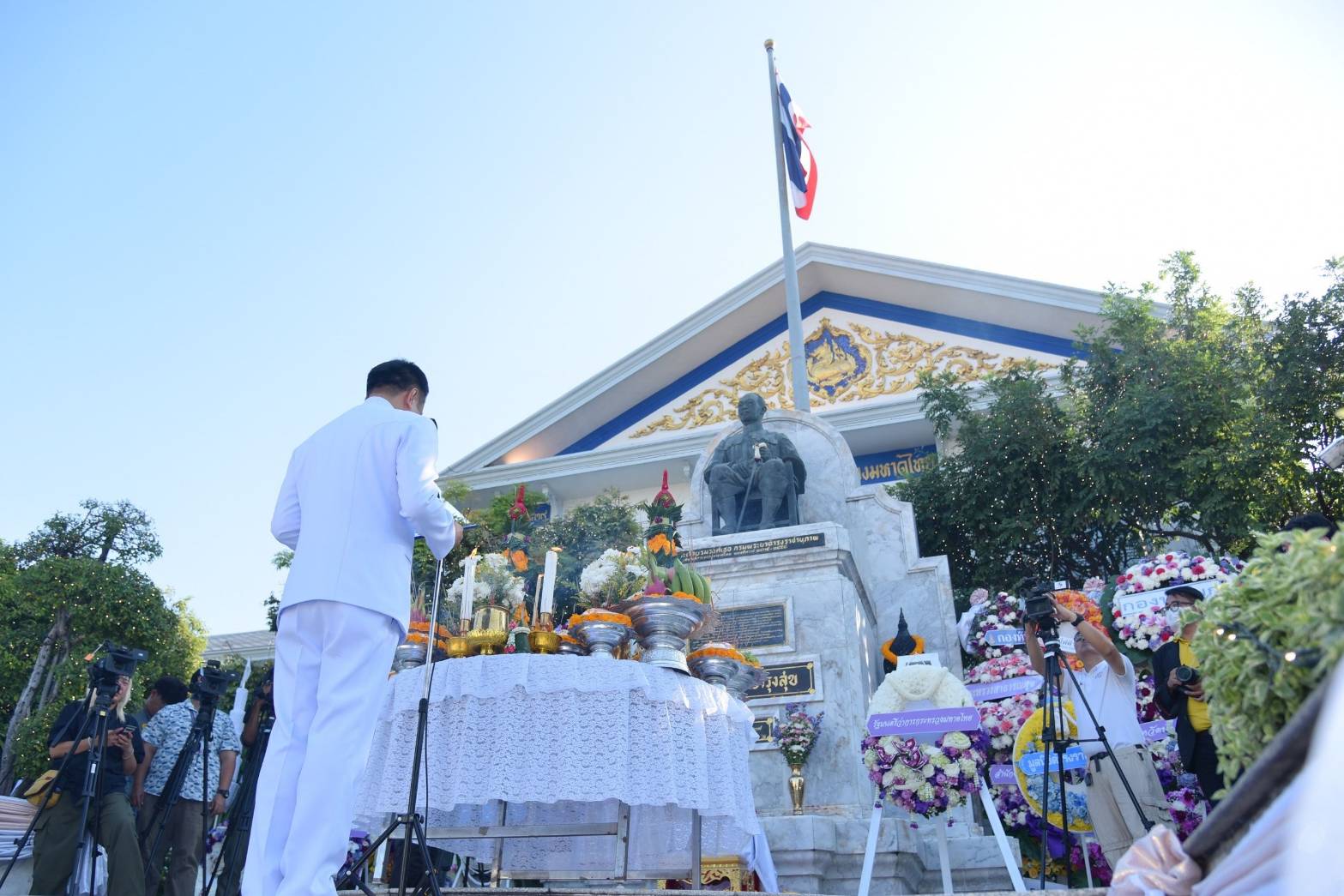 "มท.1" นำทุกภาคจัดพิธีถวายสักการะกรมพระยาดำรงราชานุภาพ เนื่องในวันดำรงราชานุภาพ