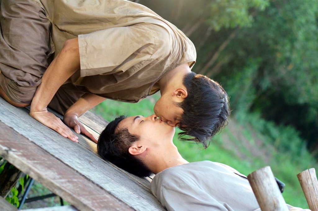 ลอยแก้ว Loykaew First Love ตอนที่ 5 "ใจไม่ยอมแพ้ แม้โลกไม่ยอมรับ"