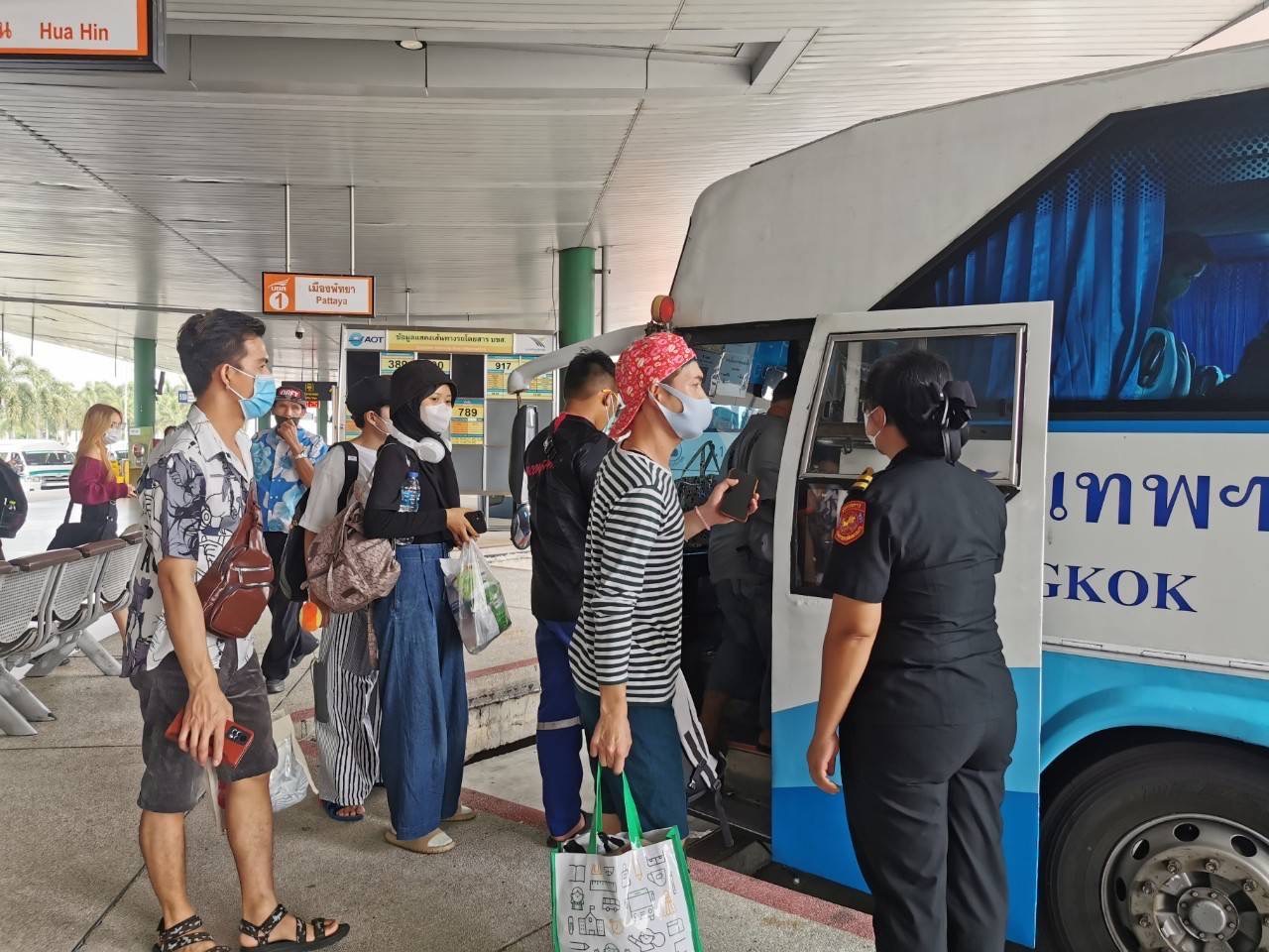 ก.คมนาคม พร้อมรับกลับเข้ากทม. 16 – 17 เม.ย. นี้ จัดขนส่งสาธารณะกว่า 2 หมื่นเที่ยว ปชช.เกือบล้านคน 