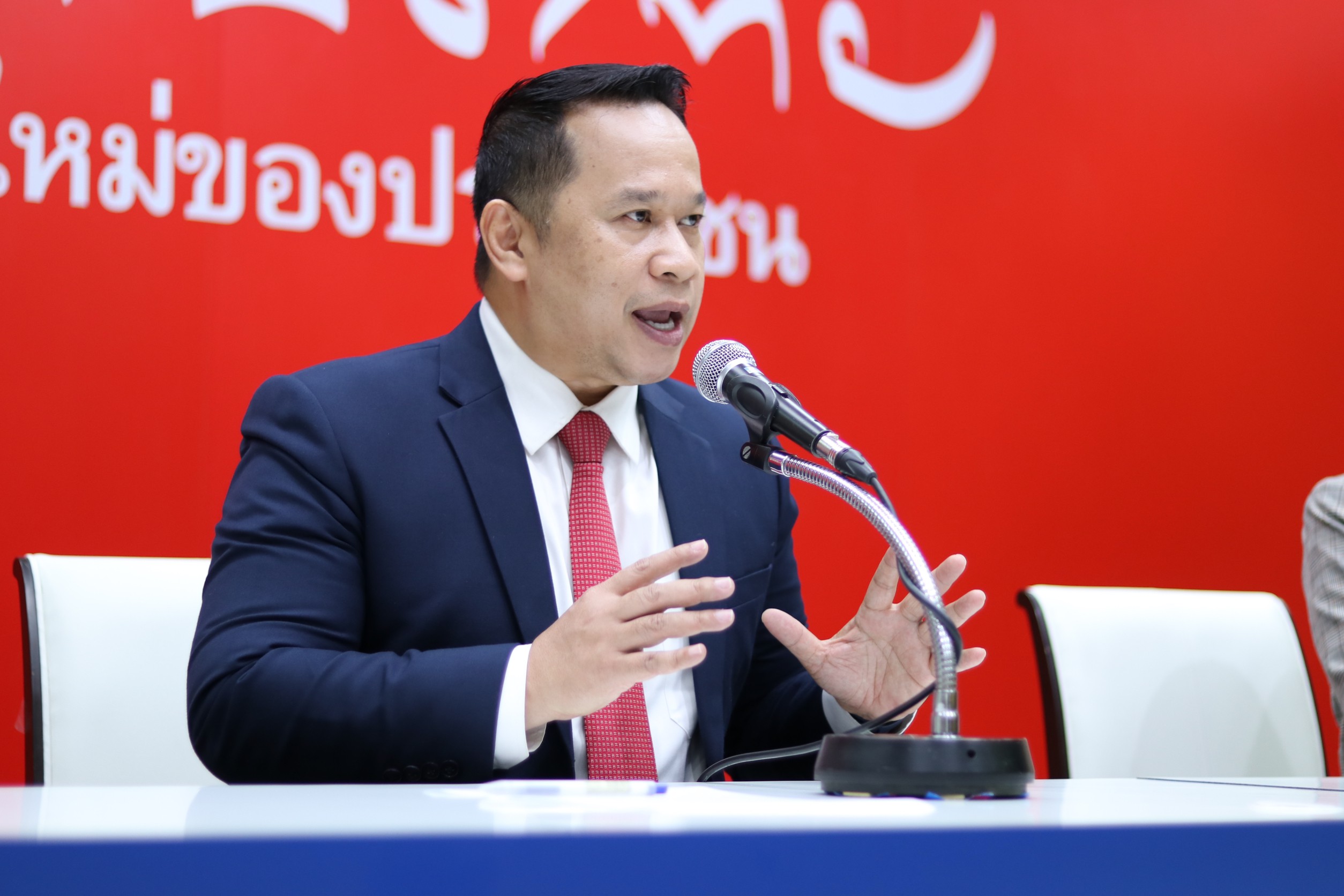 "อนุสรณ์" แนะ "ประยุทธ์" รีบโยนผ้า อย่าให้ประเทศเสียหายมากไปกว่านี้ จี้กุนซือช่วยกันห้ามไม่ใช่ยุสู้ต่อ