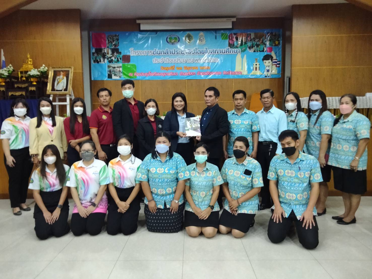 ทต.ทับมา เปิดโครงการต้นกล้าประชาธิปไตยในสถานศึกษา มุ่งส่งเสริมให้นักเรียนได้เรียนรู้วิถีประชาธิปไตย รู้หน้าที่ของตนเอง