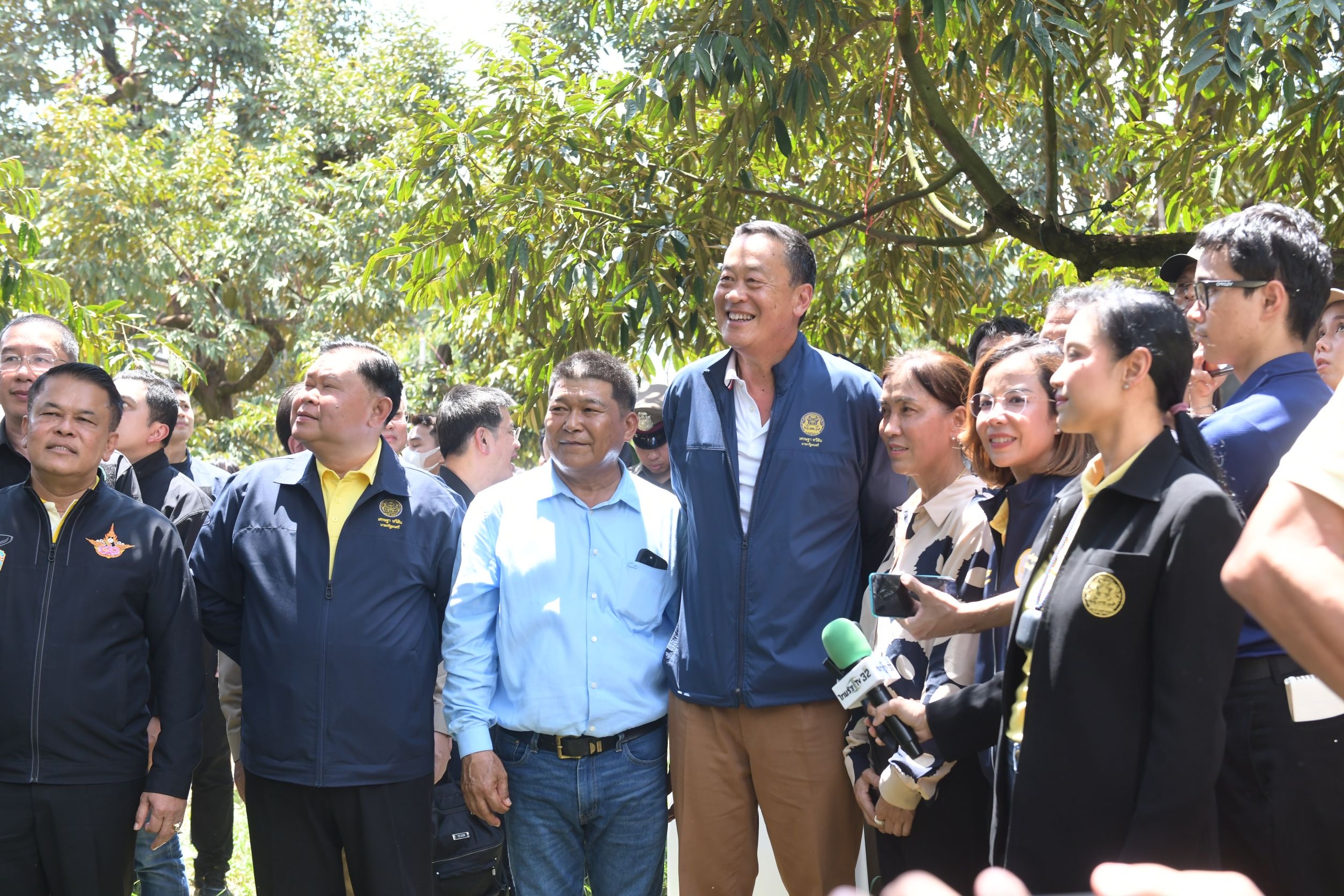 “เศรษฐา” ชิมทุเรียน พร้อมรับฟังปัญหา-ข้อเสนอแนะเกษตรกร สั่ง “คค.” อำนวยความสะดวก นทท. “2 สส.ก้าวไกล” โผล่รับ