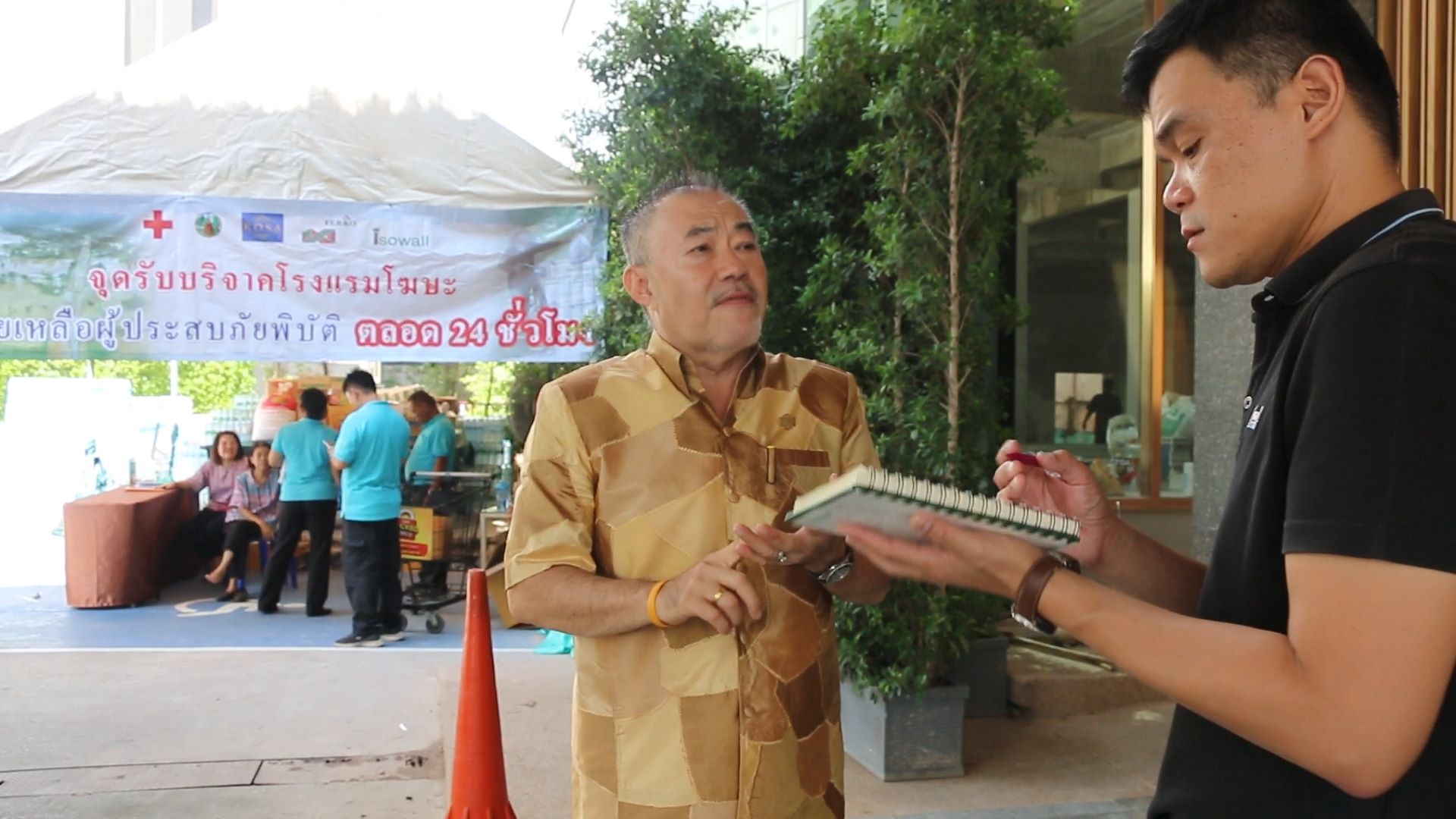 ชาวขอนแก่นเร่งระดมช่วยผู้ประสบภัยน้ำท่วมภาคเหนือและเตรียมรับมือภาคอีสานเปิดจุดรับบริจาคสิ่งของ 24 ชม.