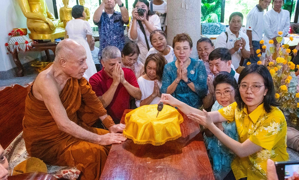 พังงา พระอาจารย์เขียวทอดกฐินสามัคคีจัดซื้อรถพยาบาลฉุกเฉินและอุปกรณ์ทางการแพทย์มุลค่ากว่า 5 ล้าน