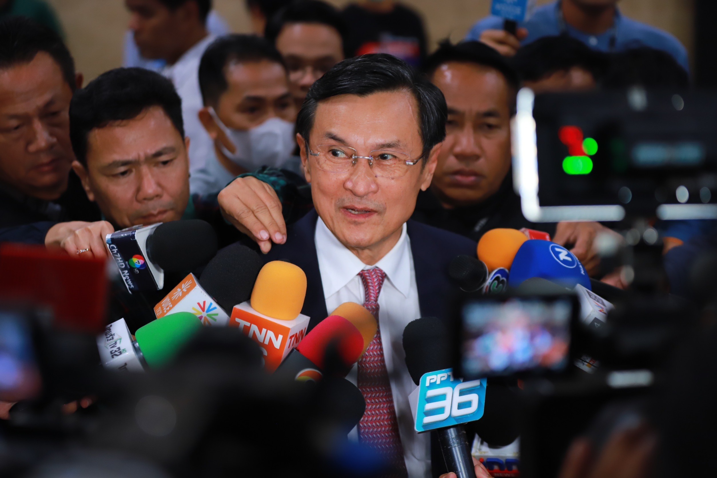 "จาตุรนต์" ชี้รัฐสภาลงมติขัดต่อรัฐธรรมนูญ หักล้างเจตนารมณ์ประชาชนส่วนใหญ่ หวั่นนำไปสู่วิกฤตการเมืองในอนาคต