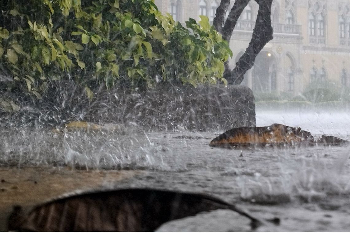พกร่มออกจากบ้าน"กรุงเทพและปริมณฑล"มีฝนฟ้าคะนองร้อยละ40ของพื้นที่ 
