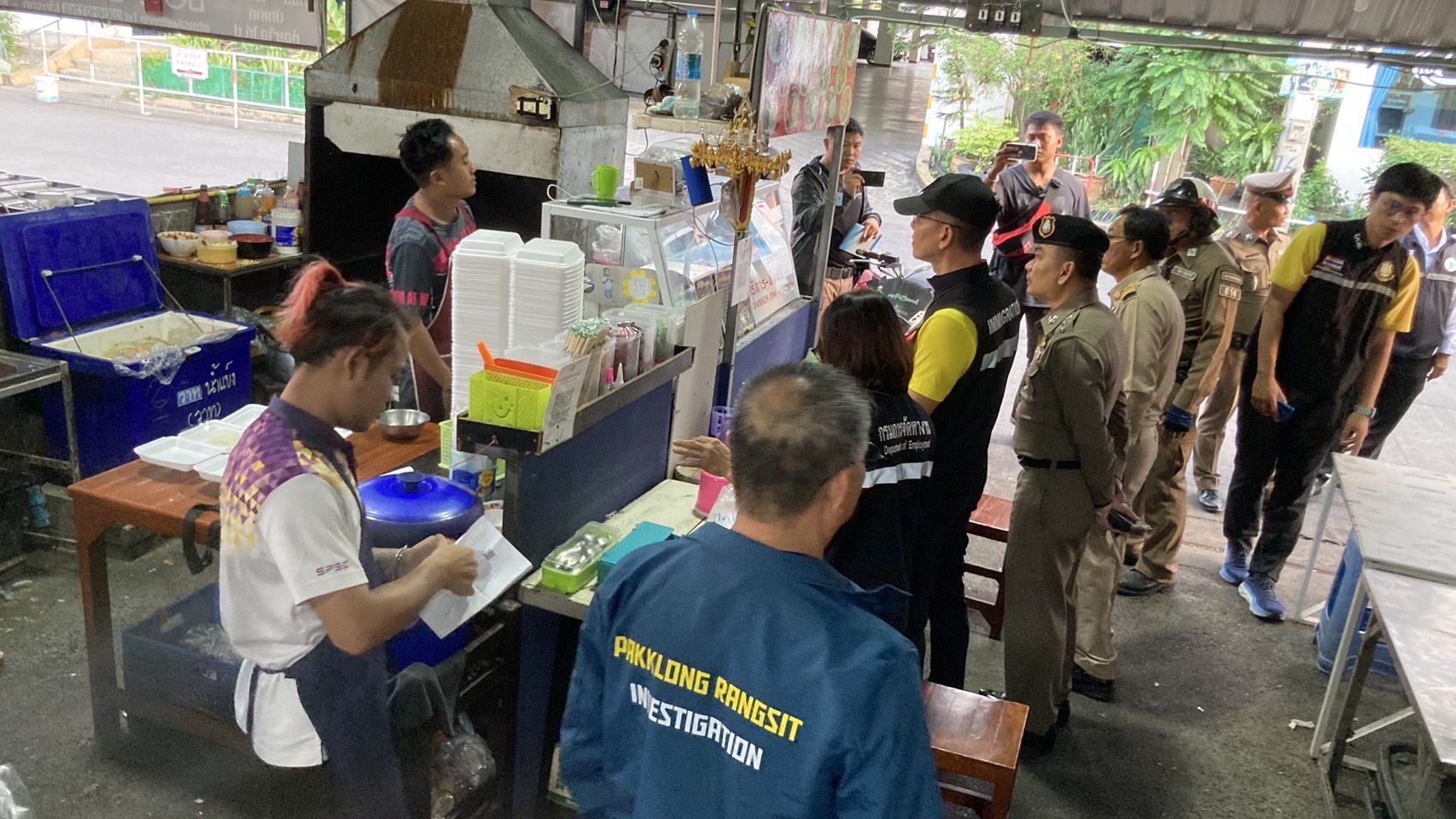 ตม.ปทุมธานีบูรณาการร่วมลุยมาเฟียต่างด้าวเมืองเอกหลังชาวบ้านสุดทนร้องผ่านสื่อ