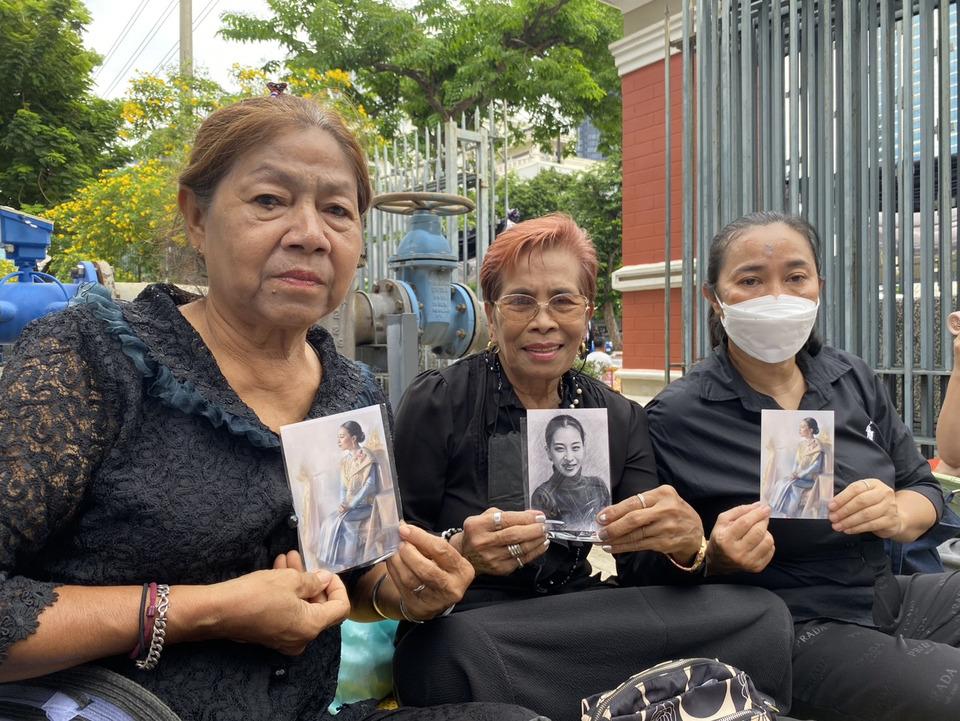 พสกนิกรหลั่งไหลรอรับขบวนพระศพ “เจ้าฟ้าพัชรกิติยาภาฯ” สู่พระบรมมหาราชวัง น้อมส่งเสด็จครั้งสุดท้ายด้วยความอาลัย 