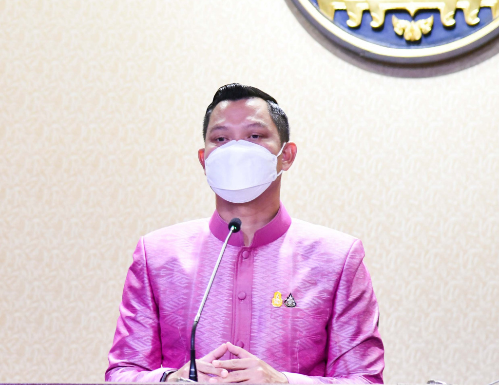 นายกฯ ห่วงโภชนาการนักเรียน ริเริ่มโครงการอาหารเช้าเพื่อน้อง ส่งเสริมเด็กรักการปลูกต้นไม้ 