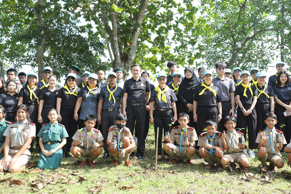 ศึกษาธิการพังงาปลูกฝังเยาวชนจิตอาสา เดินตามรอยพระยุคลบาท น้อมนำเศรษฐกิจพอเพียง 