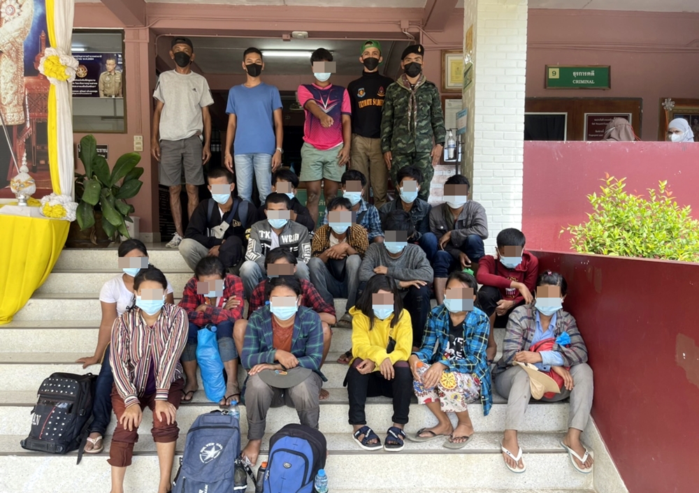 ทหารสนธิกำลังตำรวจรวบ 17 แรงงานต่างด้าว พร้อมผู้นำพา 1 คน  