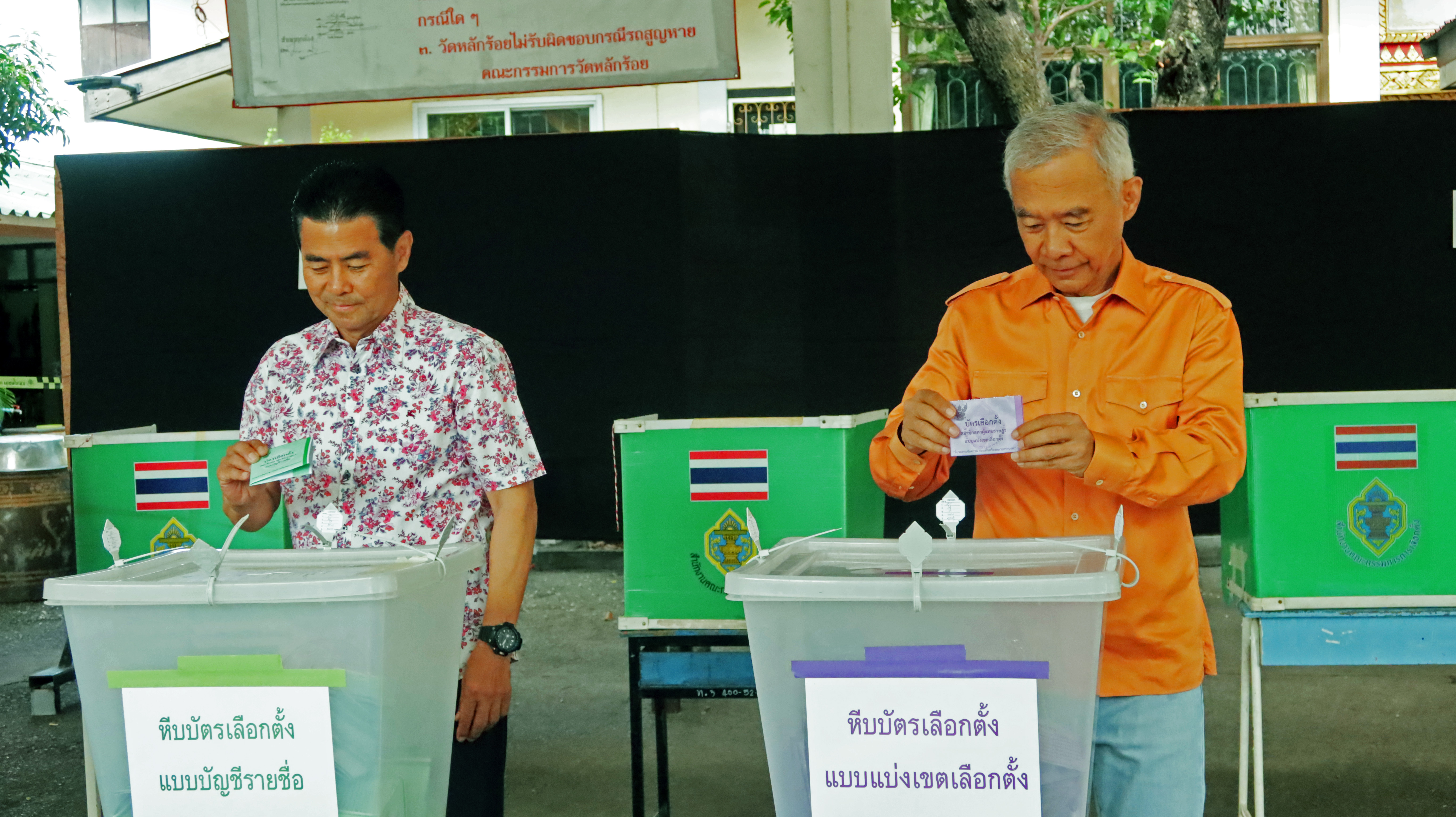 "สุวัจน์" ควง "เทวัญ" เลือกตั้งที่โคราช  ย้ำหนุนพรรคได้ ส.ส.อันดับ 1 ตั้งรัฐบาลก่อน วอนทุกฝ่ายยอมรับฉันทามติประชาชน