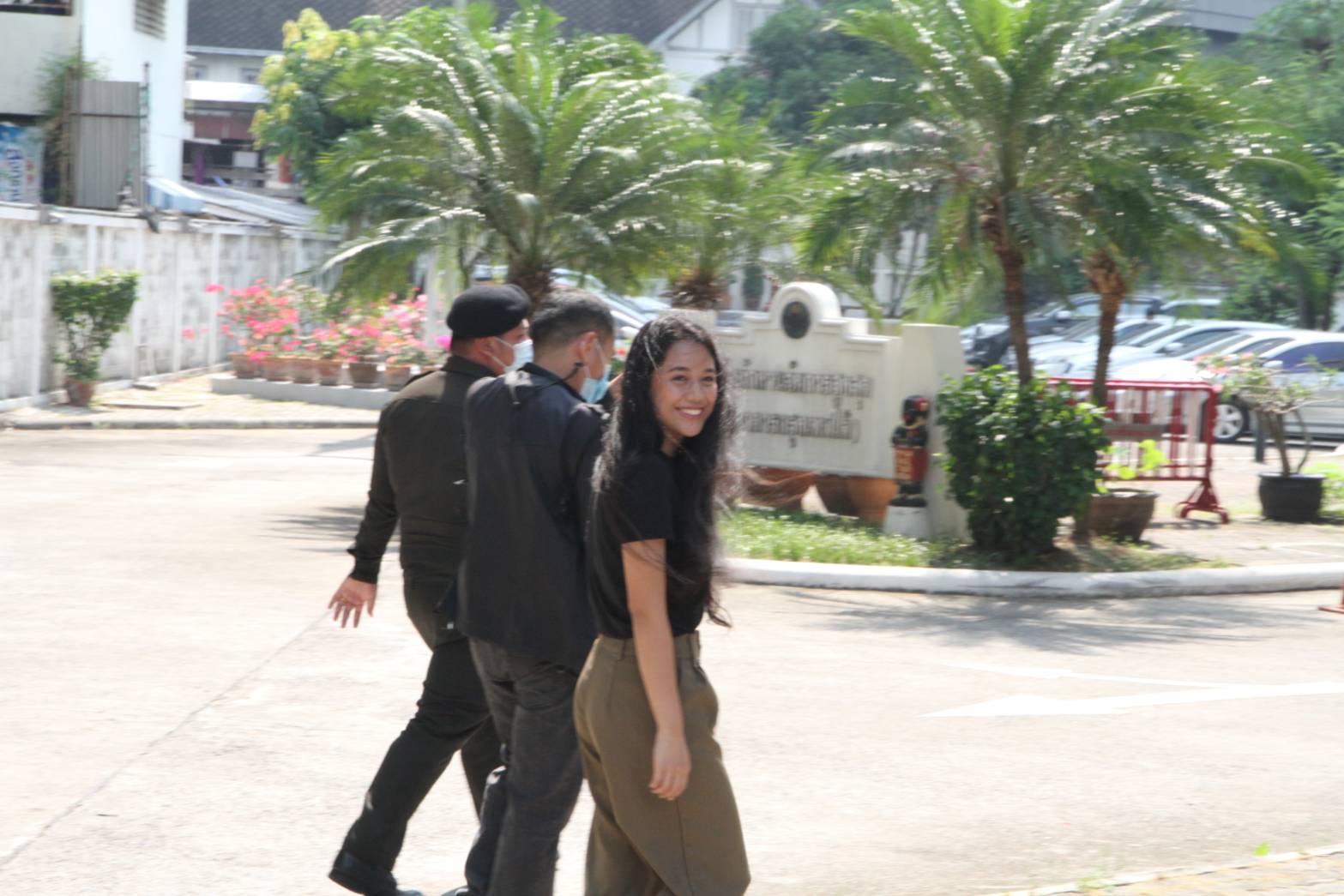 คดีชุมนุมสถานทูตเลื่อน  "มายด์" ไม่กังวลหากคดีเพิ่ม