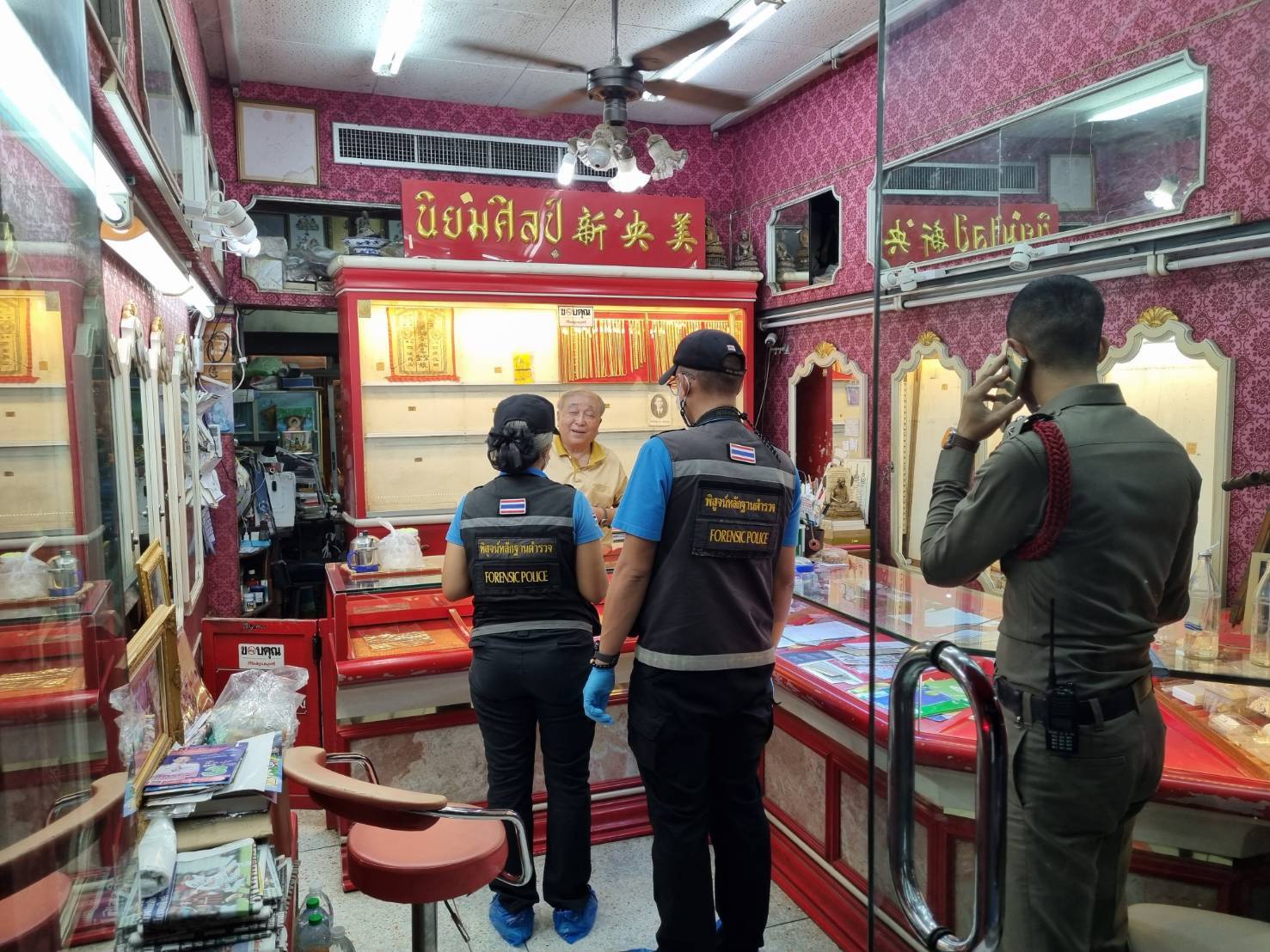  คนร้ายอ้างจะซื้อทองไปให้แม่ สบโอกาสชิงทอง 2 บาท หนีลอยนวล                