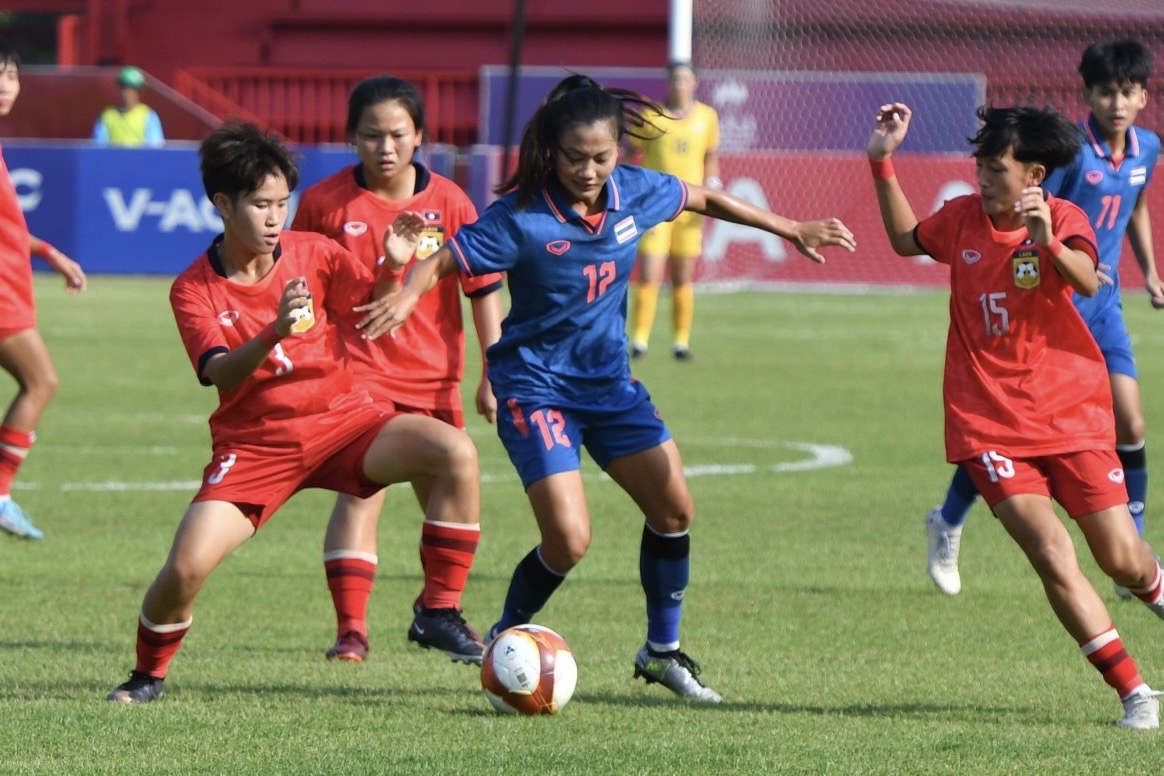 "ทัพชบาแก้ว" จัดเต็ม "สาวลาว" 6-0 ศึกซีเกมส์บอลหญิง กัมพูชา