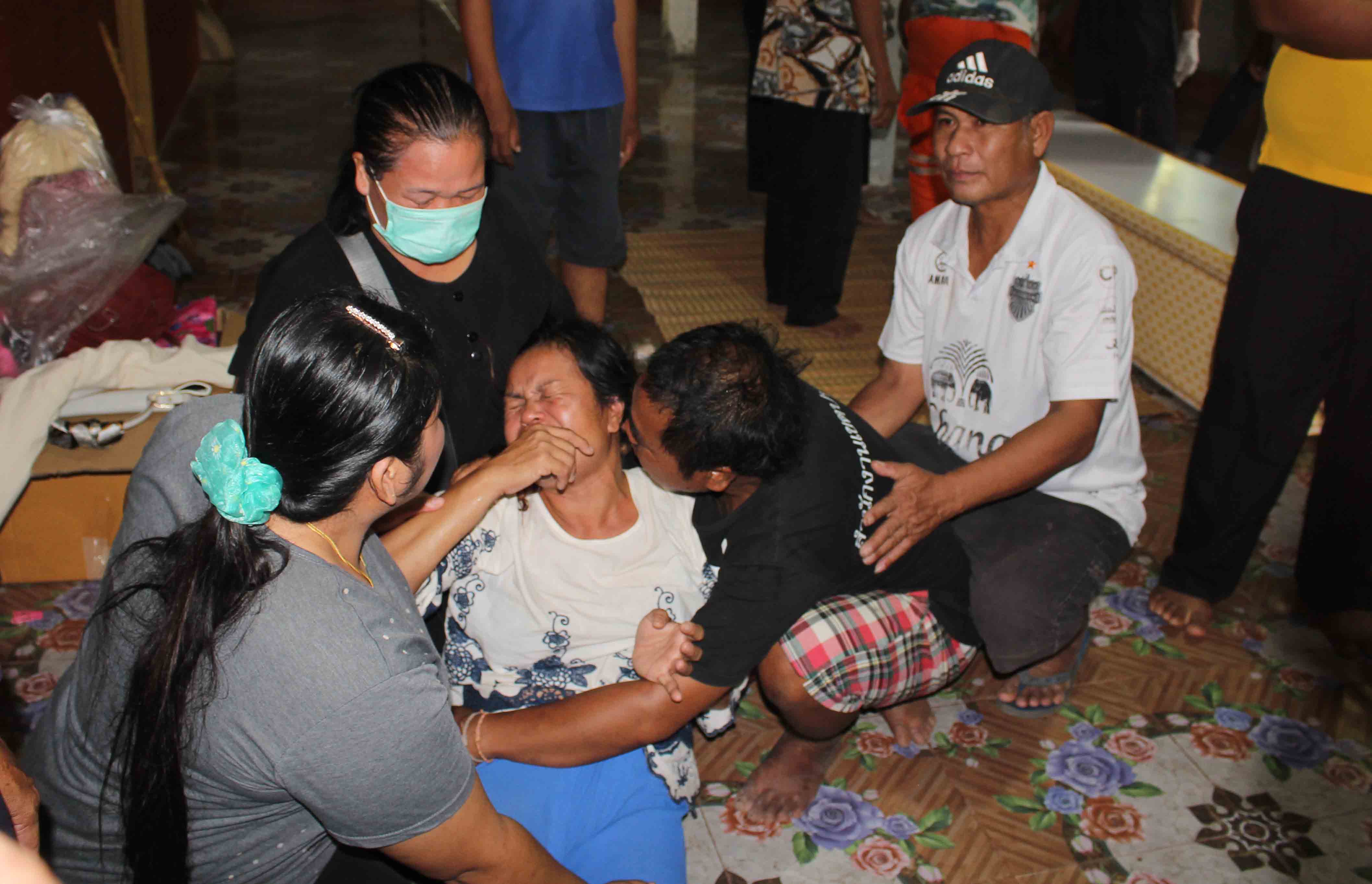แม่สุดเศร้า! รับศพลูกสาวถูกสามีแทงเซ่นพิษรักแรงหึง