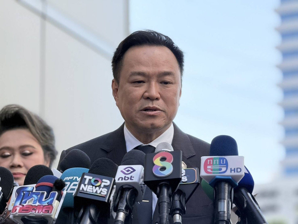 “อนุทิน” แจงไม่ร่วมดีเบต เหตุ ปท.มีปัญหาเยอะ เอาเรื่องอธิปไตยก่อน บอกพูดไม่เก่ง -ไม่ชอบตอบโต้ เดี๋ยวชวนทะเลาะ ชี้ หลังลต. รู้ใครจับใคร 