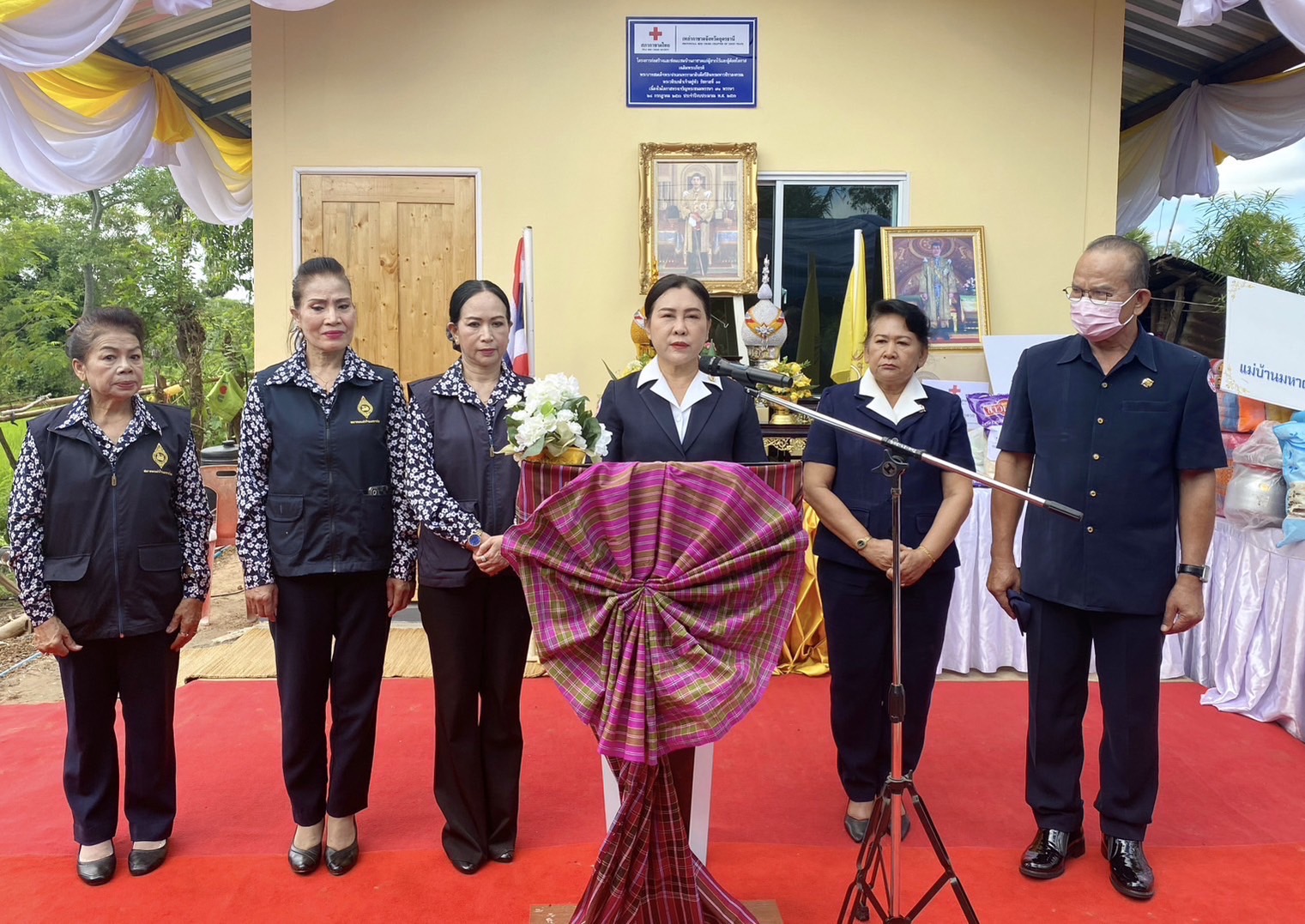 จังหวัดอุดรธานีมอบบ้านกาชาดให้แก่ผู้ยากไร้ และผู้ด้อยโอกาส   