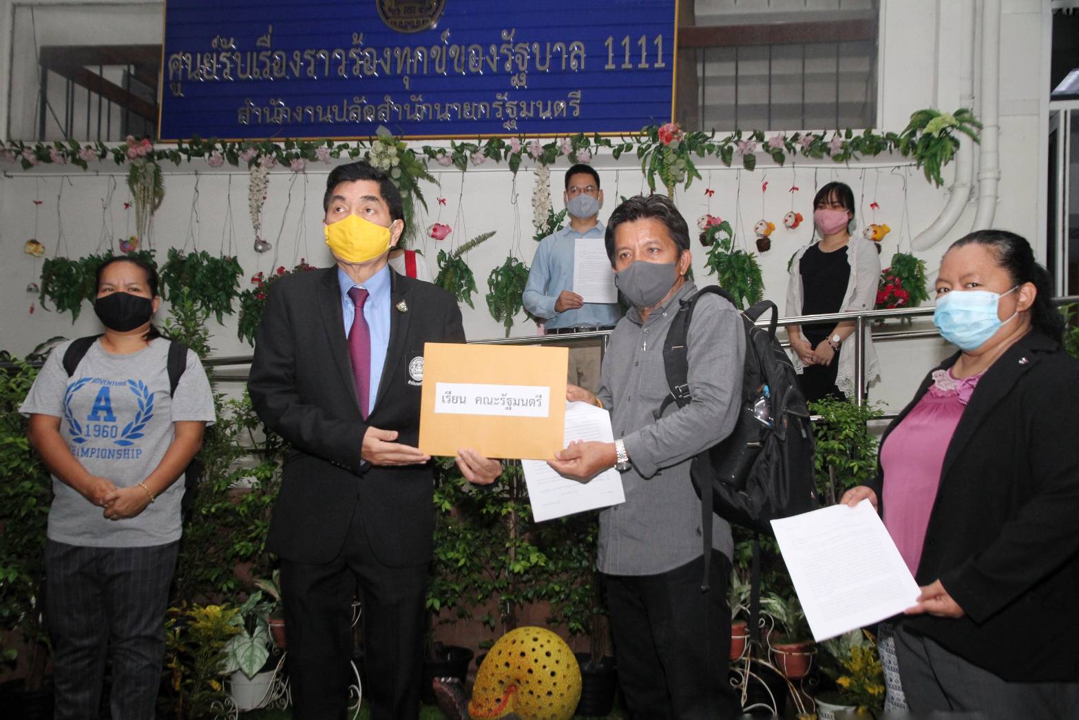  “เครือข่ายปชช.5 ภูมิภาค” ยื่น “นายกฯ” ยกเลิกต่อพ.ร.ก.ฉุกเฉิน  หวั่นกระทบชีวิต ละเมิดสิทธิเสรีภาพปชช.
