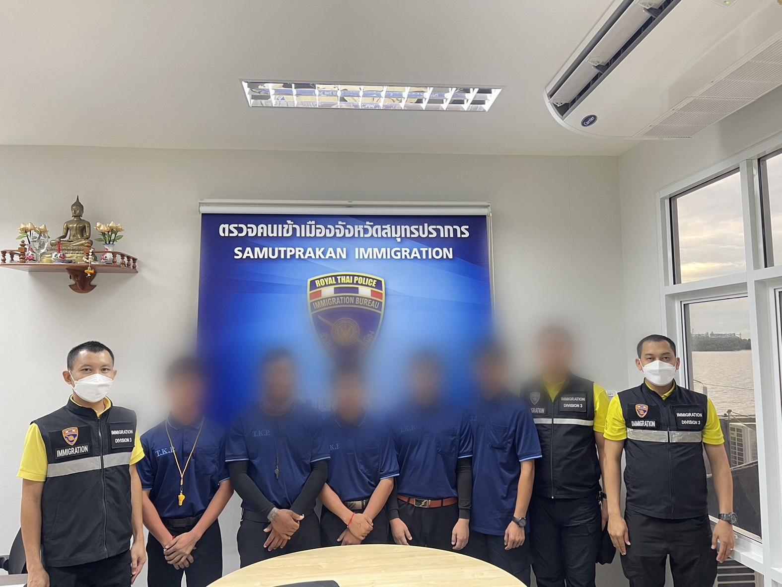 ตม.สมุทรปราการ รวบนายจ้างพร้อมลูกจ้างต่างด้าวผิดกฎหมาย ของบริษัทรักษาความปลอดภัย       