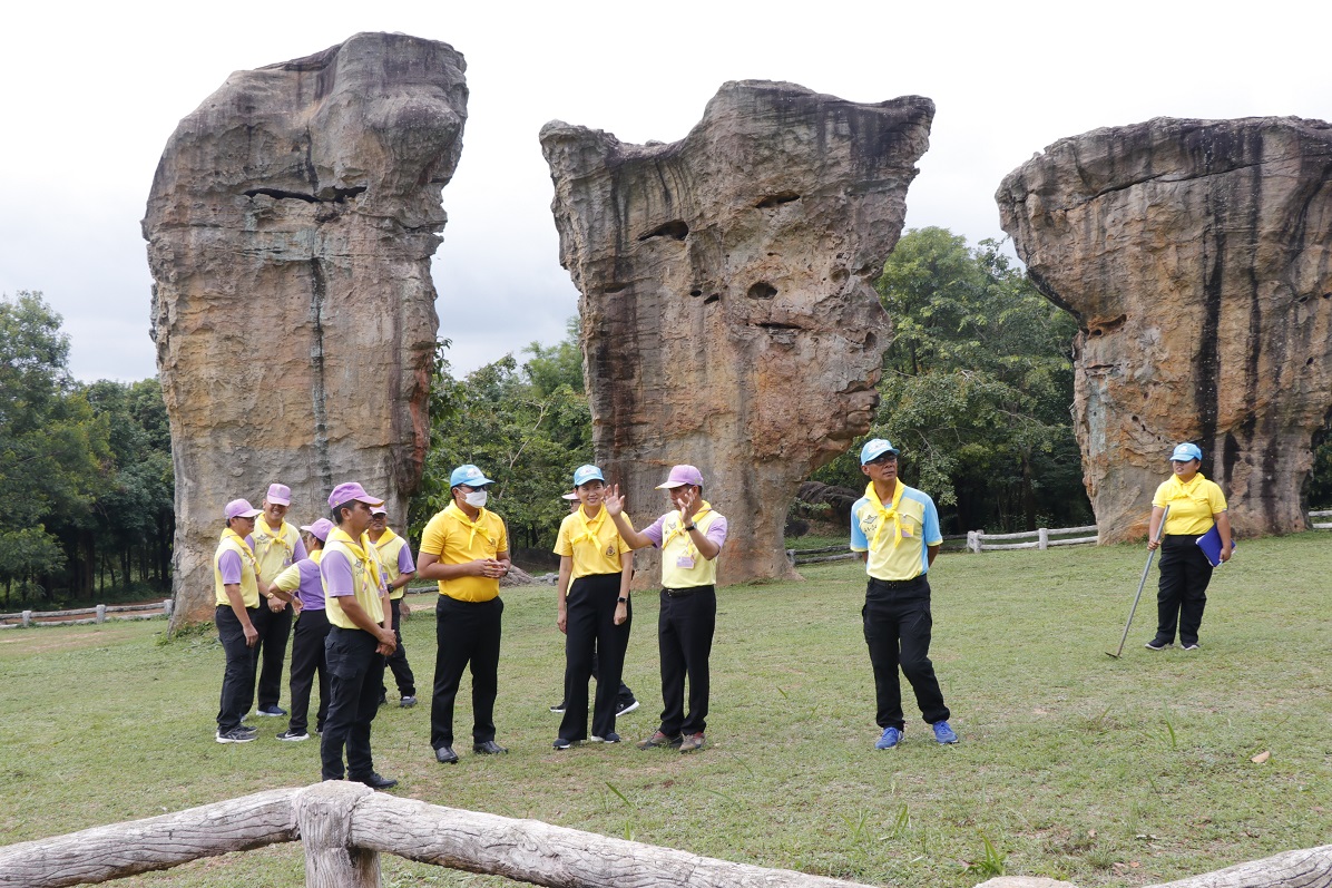 ผู้ว่าฯชัยภูมินำจิตอาสาพัฒนาหินล้านปีมอหินขาวเนื่องในวันอานันทมหิดล  พร้อมชวนคนไทยโหวตให้เป็นแหล่งท่องเที่ยวอันซีน 