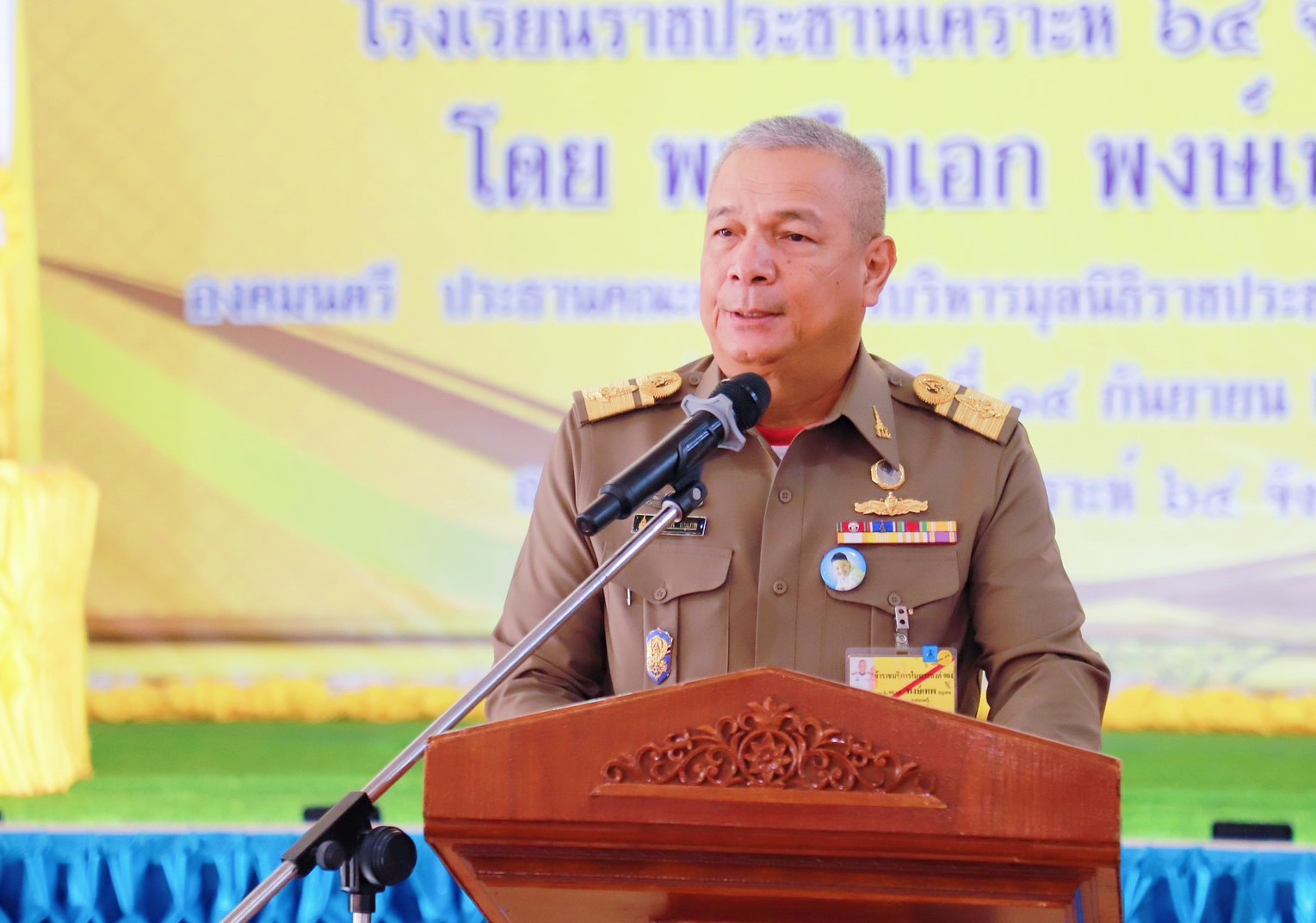 องคมนตรี และคณะ ตรวจเยี่ยมโรงเรียนราชประชานุเคราะห์ในพื้นที่จังหวัดสุราษฎร์ธานี  เป็นวันที่ 2