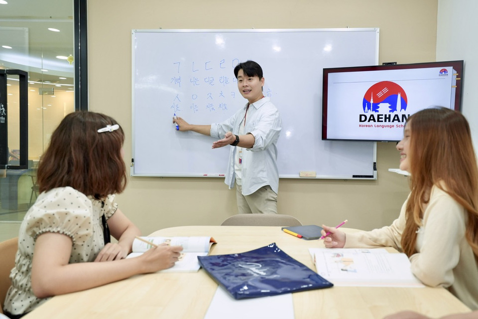 คะแนนสอบไม่ใช่คำตอบทั้งหมด! Daehan Korean ชูหลักสูตรเน้นสื่อสารจริง ปั้นนักเรียนพูดเกาหลีคล่อง มุ่งสร้างโอกาสเปลี่ยนชีวิต