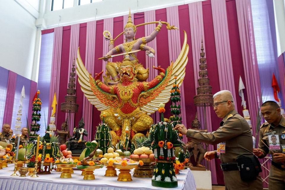 รองเลขาธิการพระราชวัง เป็นประธานบวงสรวงเทพยดาครูอาจารย์และเจริญพระพุทธมนต์ โขนรามเกียรติ์ ตอน สีดา