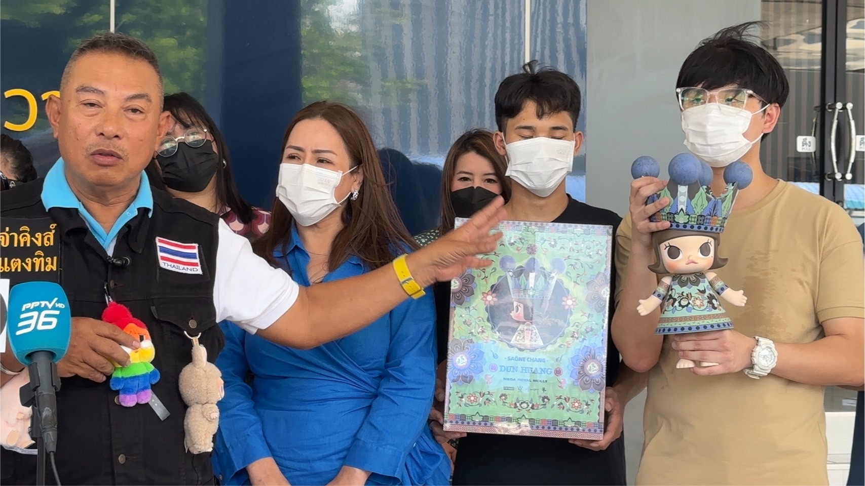 แห่ร้องกองปราบโดนแม่ค้าออนไลน์แสบอ้างเป็นลูกอดีตอธิบดีกรมศุลกากรหลอกขายลาบูบู้สูญเงินกว่า 10 ล้าน