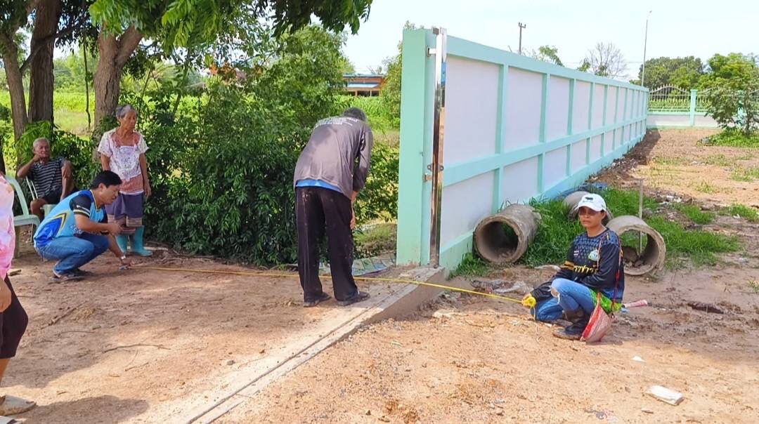 ชาวบ้านโวย ทต.อุทุมพรพิสัย สร้างกำแพงปิดทับเส้นทางสัญจร นายกเล็กยินดีเร่งแก้ปัญหาด่วน