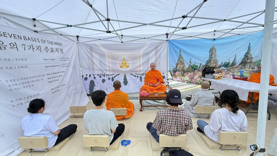 วัดไทยในเกาหลีใต้เปิดบูธสอนนั่งสมาธิ งานสัปดาห์วันวิสาขบูชานานาชาติ ชาวต่างชาติร่วมคึกคัก