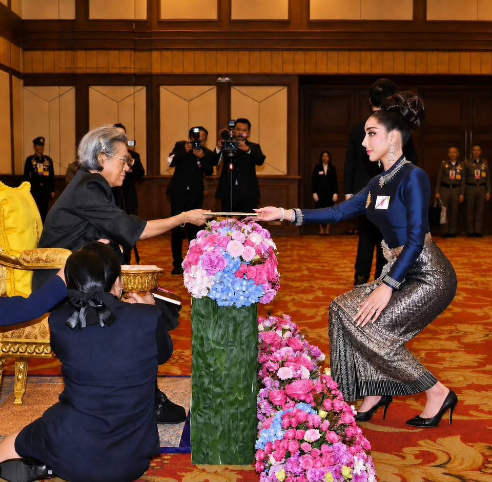 "ณภัค มุทธาเสถียร" ปลื้มปีติ เข้าเฝ้าฯ รับพระราชทานของที่ระลึกจาก "กรมสมเด็จพระเทพฯ"